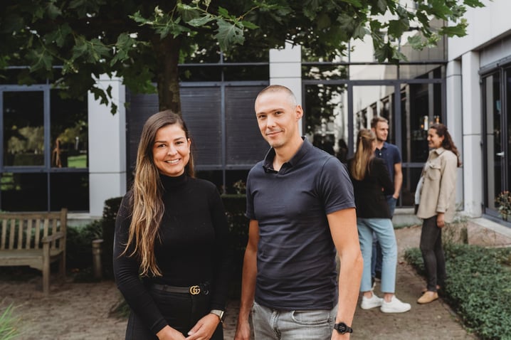 Thijs en leila liggend